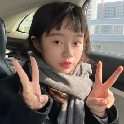 茜色少女